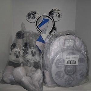 Steamboat Mickey Bundle 100 Decades
Ears
Backpack 
Plushes Mickey and Minnie